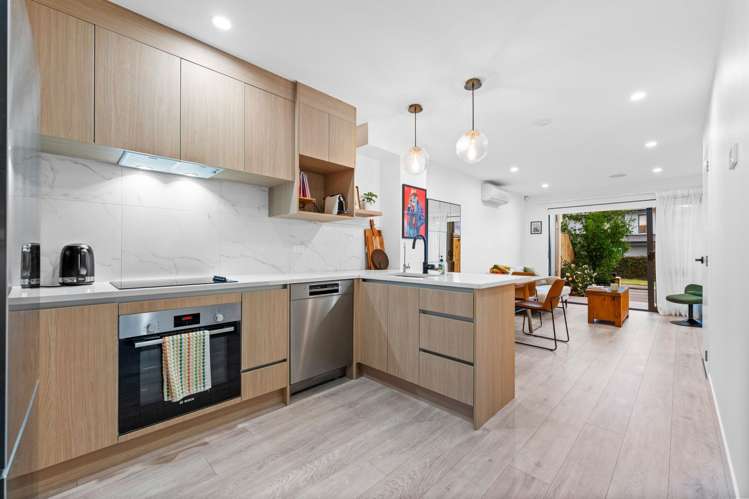 5/1A Royal View Road Te Atatu South_4