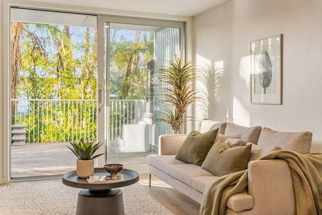 Effortless, Sun-Filled Living in Woburn