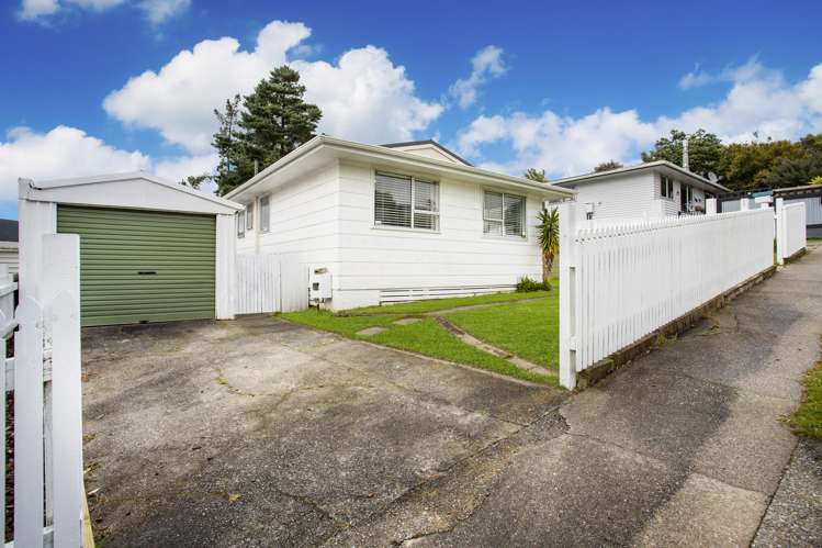 25 Clapham Grove Stokes Valley_17