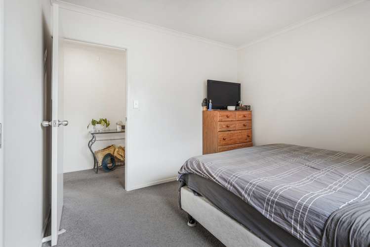 20 Nobleman Place Hamilton East_11