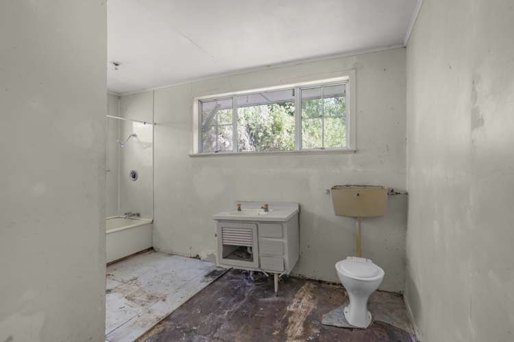 8 Stokes Valley Road Stokes Valley_11