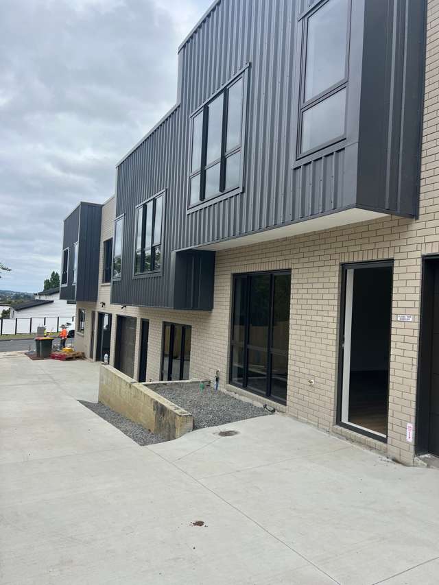 1C Bennett Road Pakuranga  -Near New Townhouse