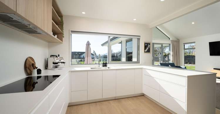 14 Waters Avenue Burleigh_9