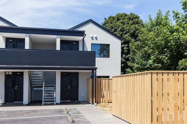 Stylish Richmond Apartment- Views & Balcony!