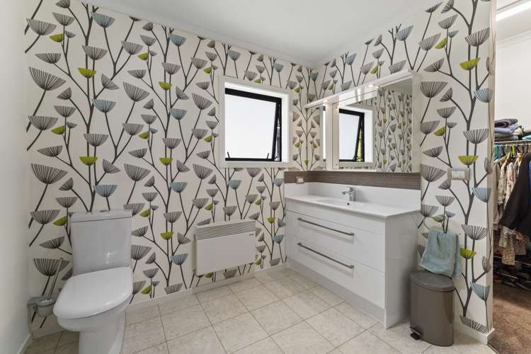 7 Byron Brown Place Otaki Beach_14