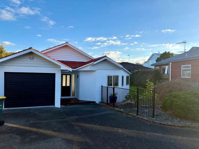 2/2 East Coast Road Milford_2