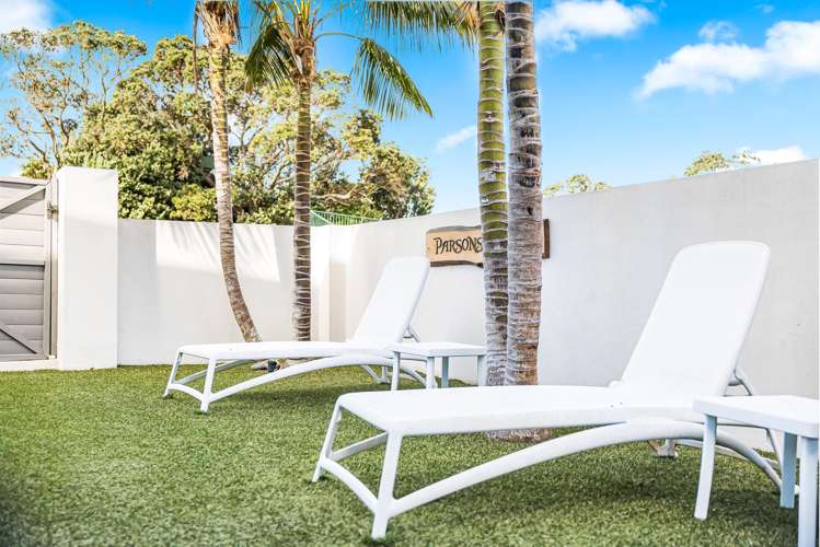 127 Beach Road Castor Bay_27