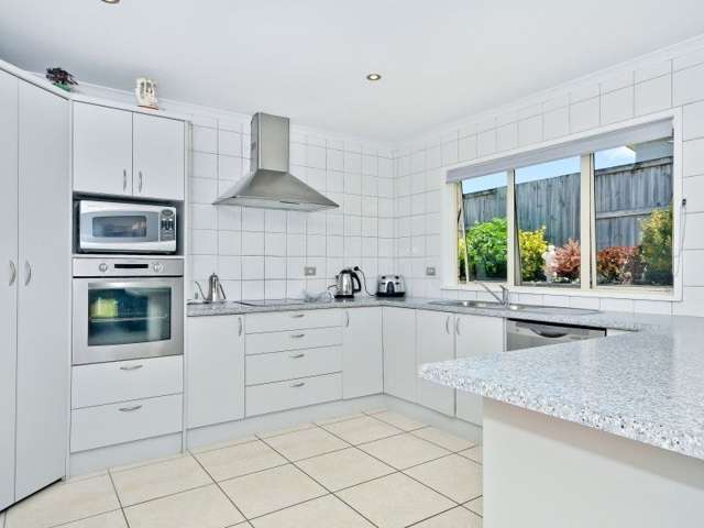 96 Farnborough Drive Grandview Heights_1