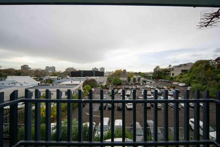 4/2 Ruakiwi Road Hamilton Lake_8