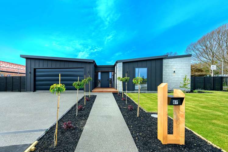 87 Whitehorn Drive_1