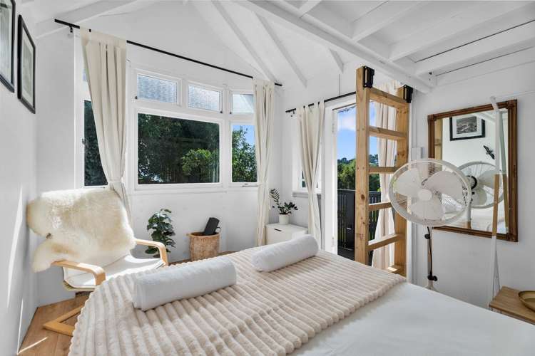 8 Fourth Avenue Onetangi_13