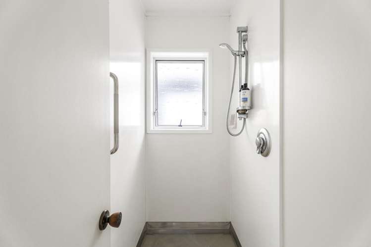 1/5 Teal Crescent Beach Haven_15