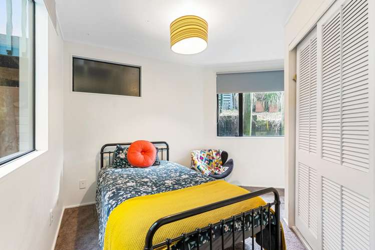 2/7 Almadale Place Hillcrest_11