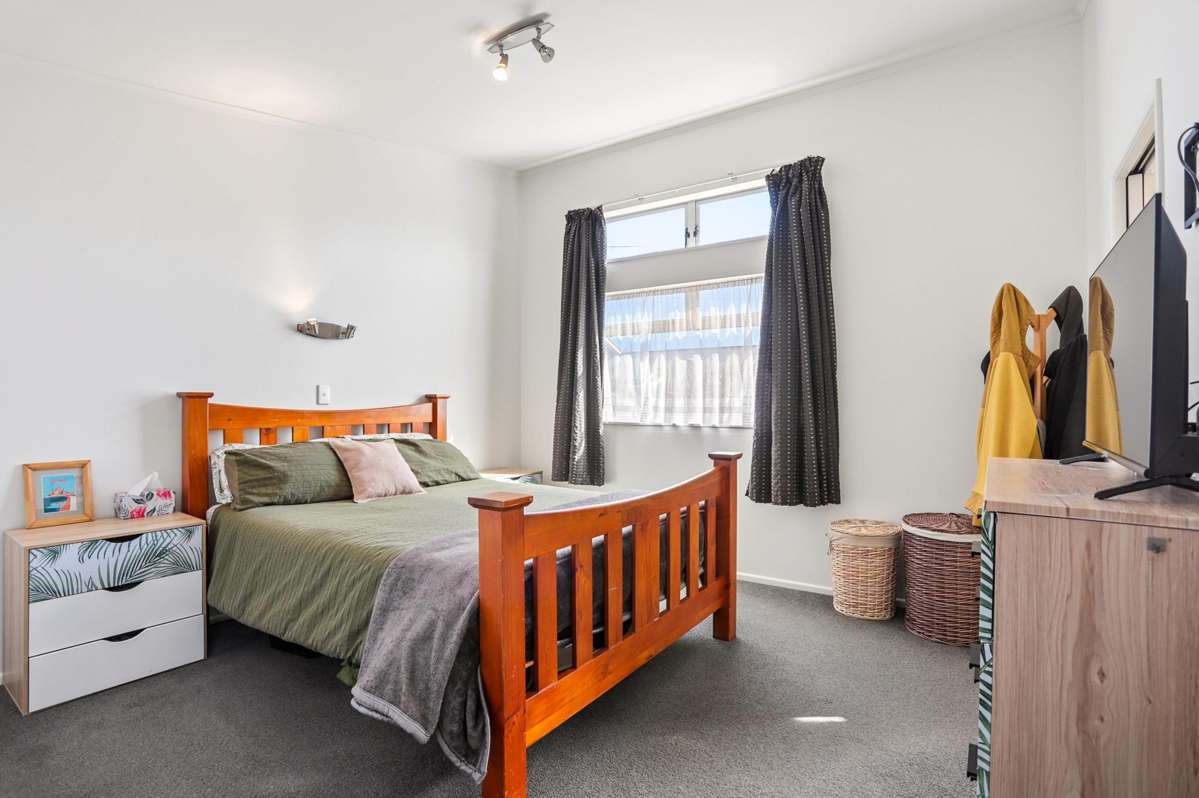 686 Te Atatu Road_5