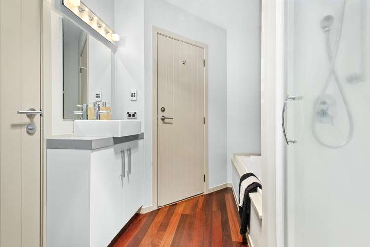 10 Eastview Grove Normandale_13