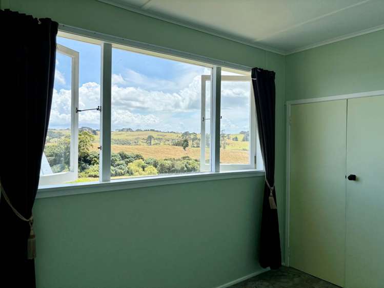 157 McPike Road Pollok_10