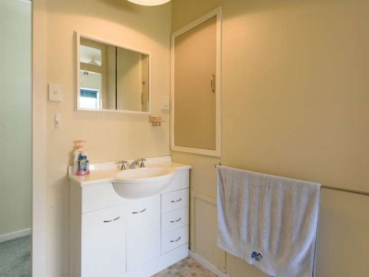 3 Hillview Crescent Paparangi_14