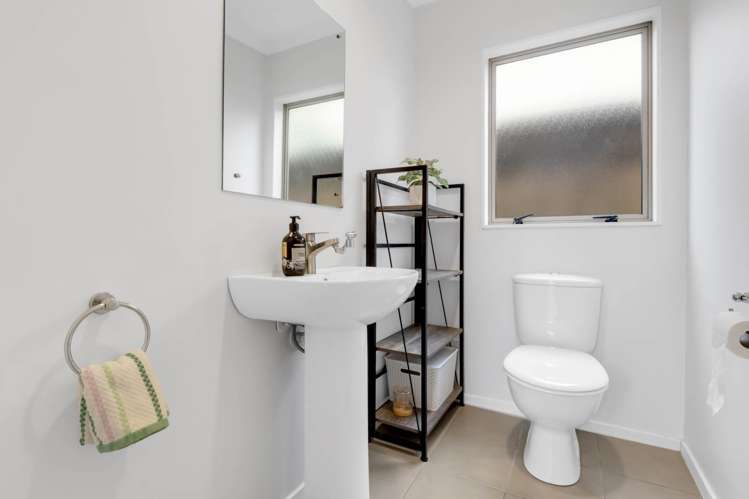 2 Dapple Place Flat Bush_16