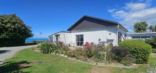 Beach Living - Country Life