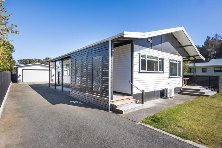 8 Cousins Avenue West Foxton Beach_24