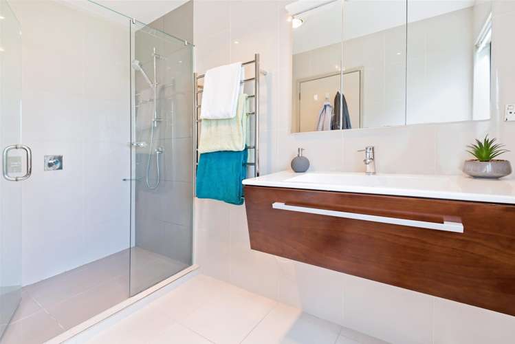 12a Glenfern Road Mellons Bay_11