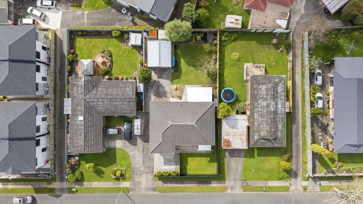 12 Mirrabooka Avenue Botany Downs_24