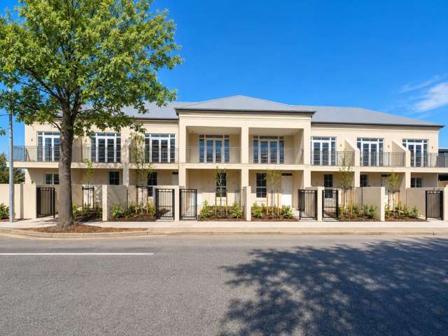 3 Beds with Ensuites and Garage in Four Aves