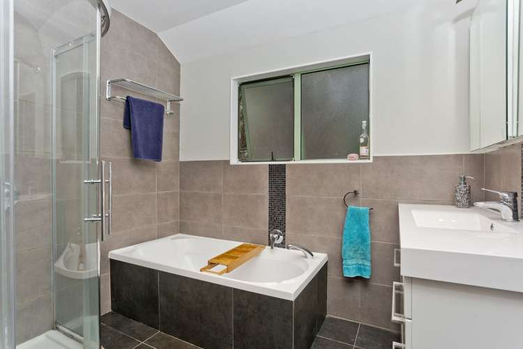 2/62 Stapleford Crescent Browns Bay_16