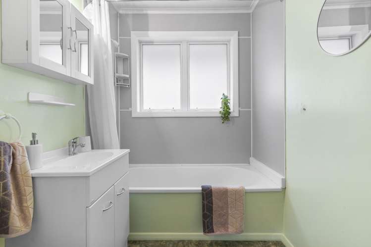 1/1 Gard Street Silverstream_10