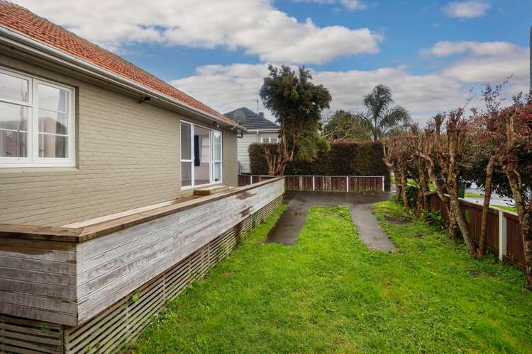 8 Renton Road Mount Albert_18