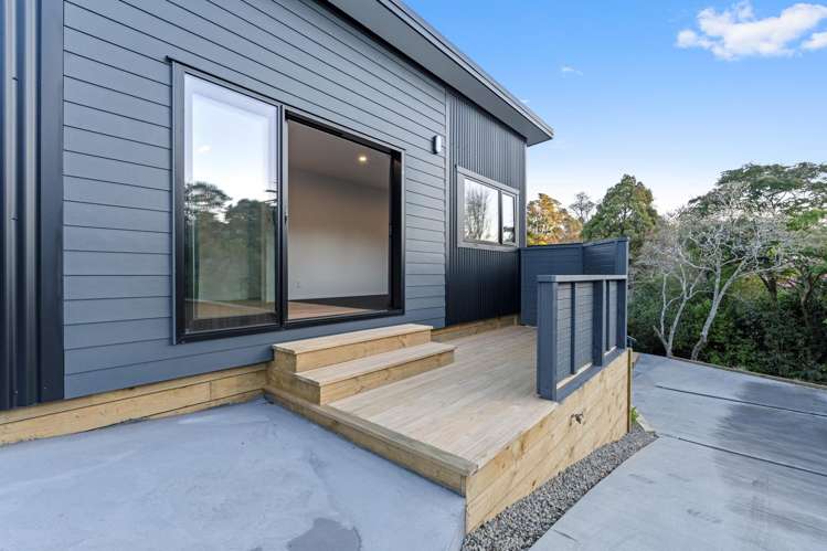 Units 1 and 2/10A Awanui Street_4