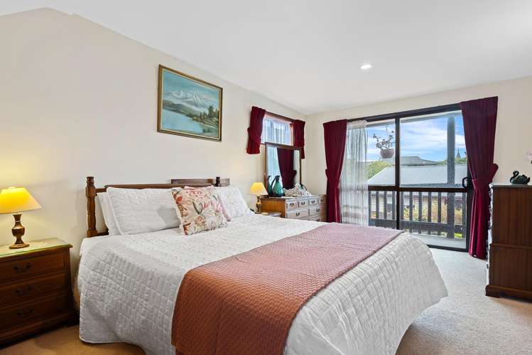 15 Yellowstone Crescent Burwood_17