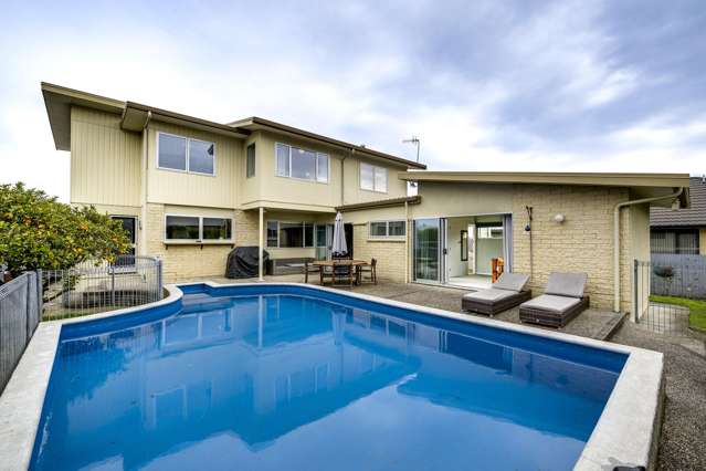 Mod-mid Century, special and spacious home & pool