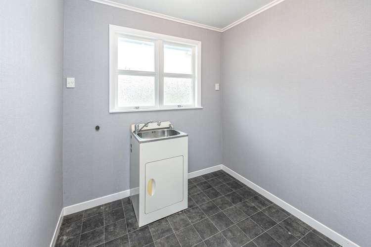 75 Anzac Parade Whanganui East_12