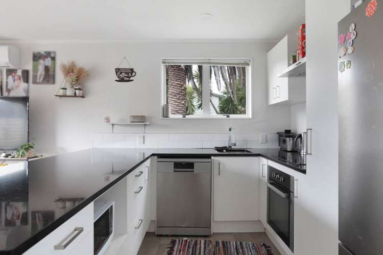 2/13 Hamurana Place Te Atatu Peninsula_4