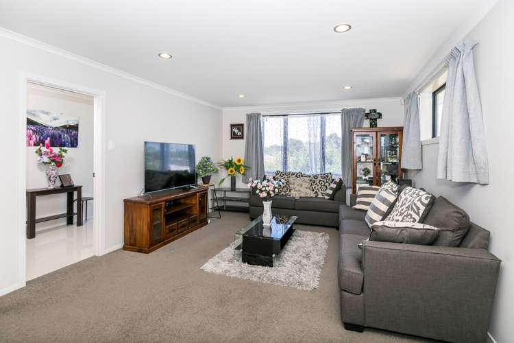 11 Cabourne Drive Glenview_3