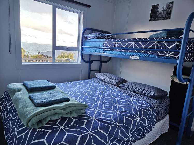 38 Esplanade Kaka Point_11