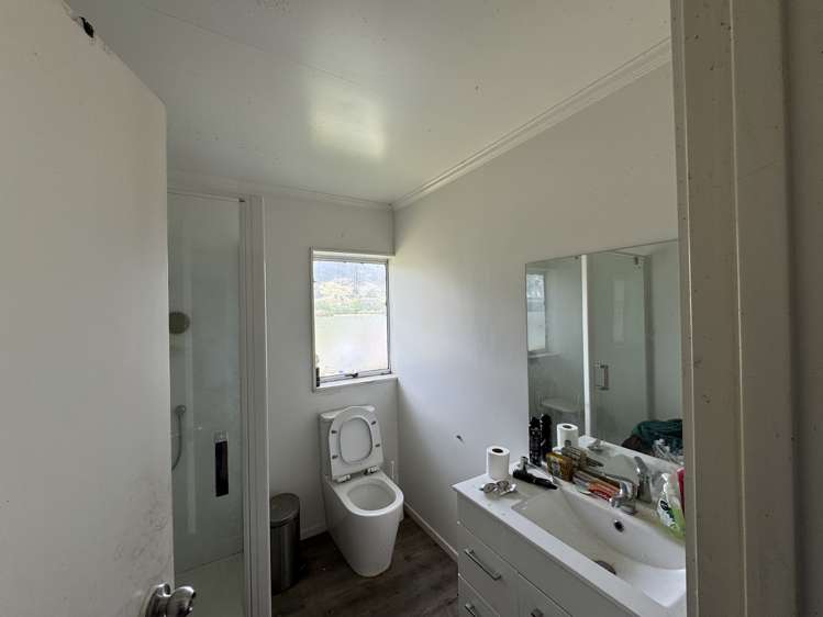 17 Para Railway Road Koromiko_10