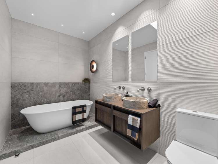 25 Bridgewater Quay Lake Hood_26