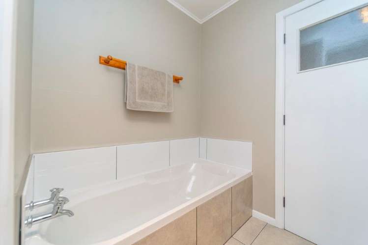 8 Puriri Crescent Masterton_10