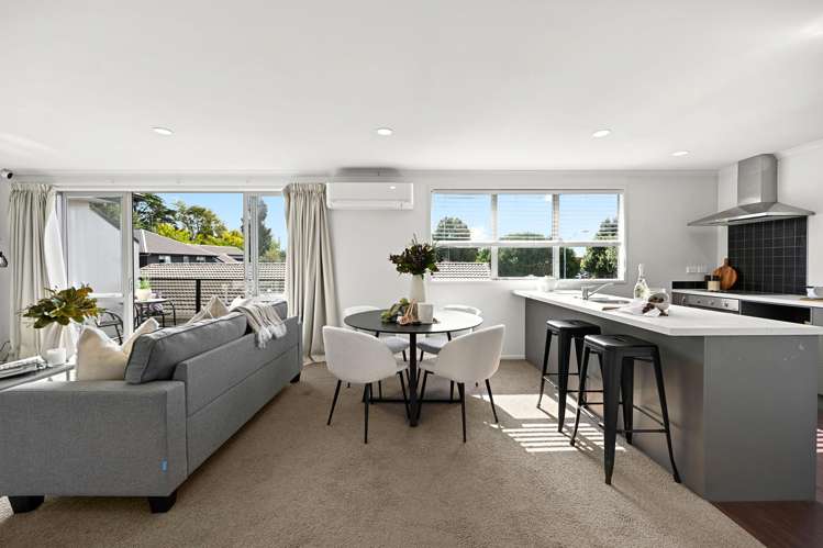 1/6 Page Place Hamilton East_1