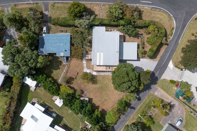 91 & 91a Kauri Point Road Laingholm_1