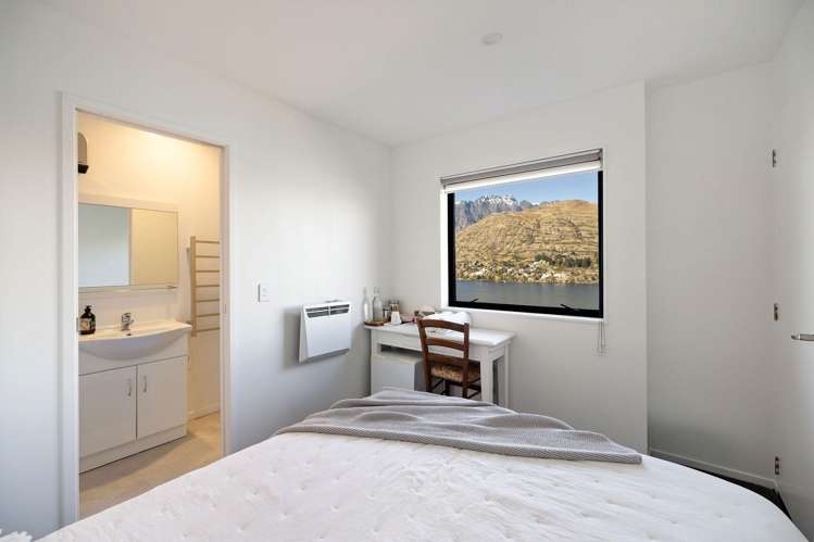 22 Golden Terrace Queenstown_17