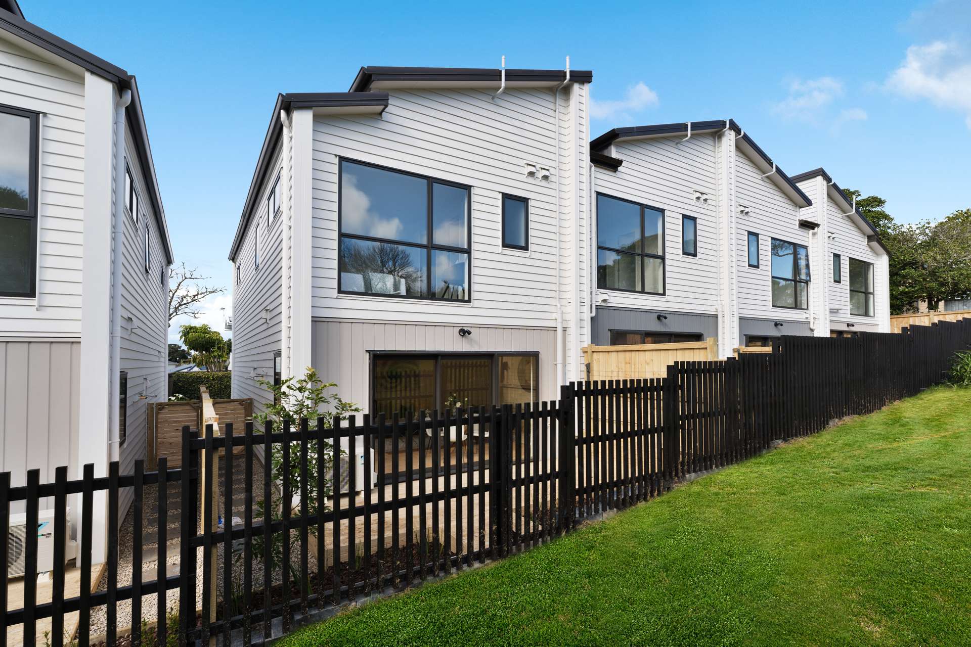 3/30A Tirimoana Road Te Atatu South_0