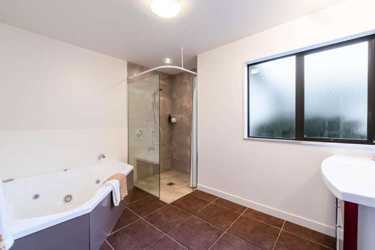 146 Oreti Road Otatara_24