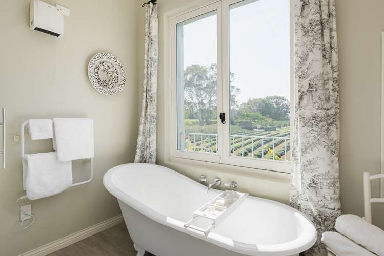 21 Fairbourne Drive Fairhall_27