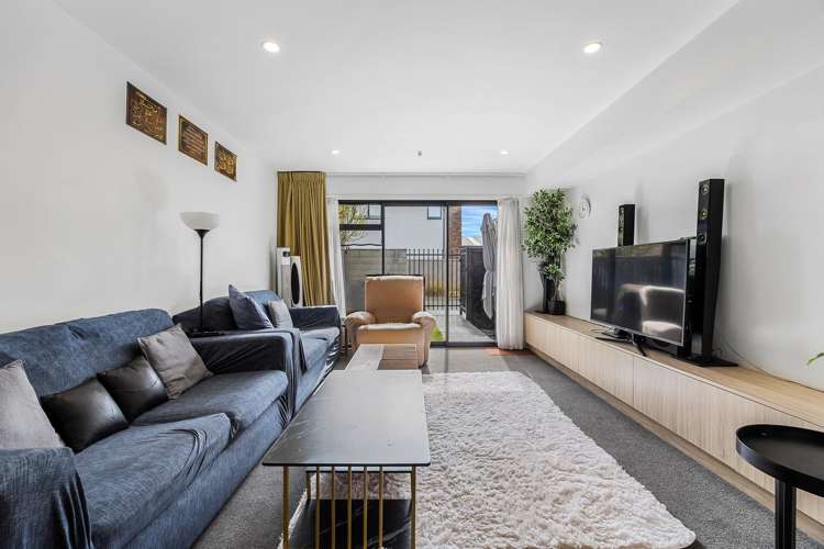 2/361C Madras Street_2