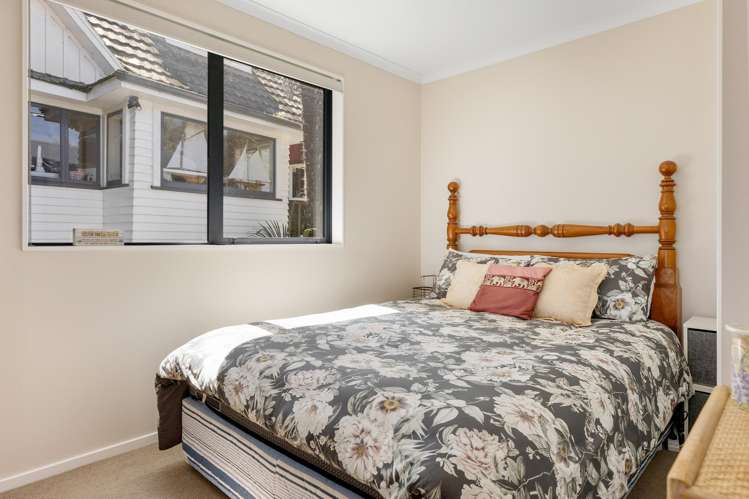 1/202 Lake Terrace Waipahihi_11