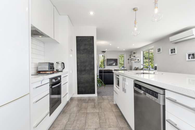 101 Ballintoy Park Drive Welcome Bay_2