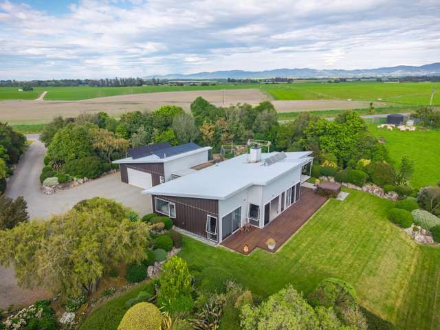 Tranquil Lifestyle Close to Town